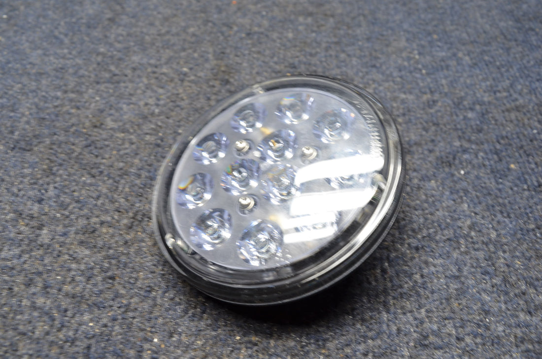 Used aircraft parts for sale 01-0771424-20 BEECHCRAFT 95-B55 WHELEN PLED2L LANDING LIGHT 28 VOLT