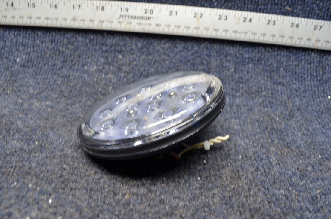 Used aircraft parts for sale 01-0771424-20 BEECHCRAFT 95-B55 WHELEN PLED2L LANDING LIGHT 28 VOLT