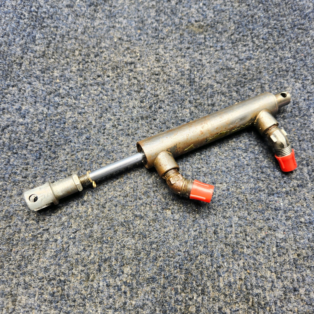 Used aircraft parts for sale, VV-15-625 BEECHCRAFT F35 PARAMOUNT BRAKE MASTER CYLINDER PRICE PER EACH