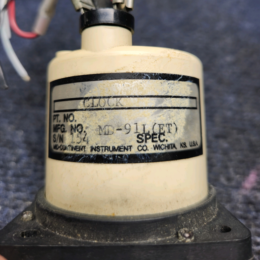 Used aircraft parts for sale, MD-91L Mid-Continent Beechcraft A23A Musketeer Custom III CLOCK INDICATOR (12-32V)- TESTED