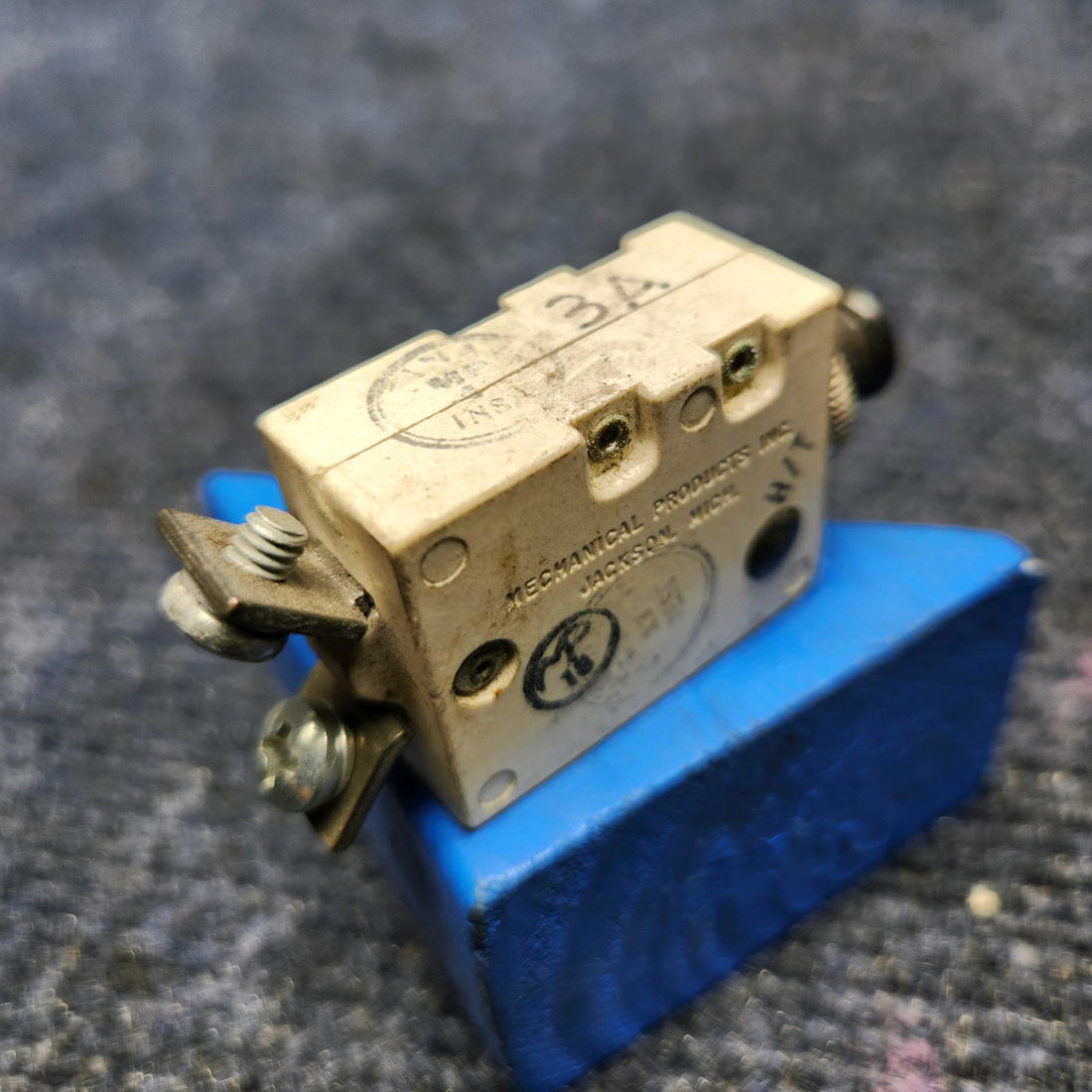 Used aircraft parts for sale, MP-1505 Mechanical Products CIRCUIT BREAKER 3-AMP MECHANICAL PRODUCTS MP-1505