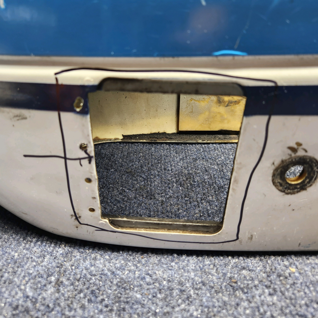 Used aircraft parts for sale, 0543079-00 Cessna  [part_model] NOSE WHEEL PANT WITH DOOR- "MISSING DOOR"