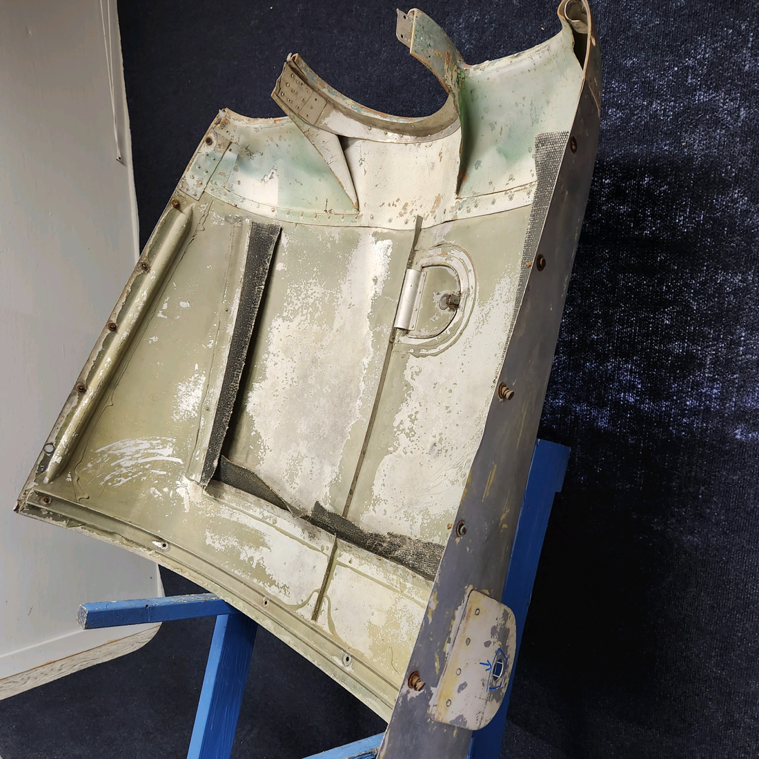 Used aircraft parts for sale, 0752706-59 Cessna  [part_model] COWL ASSEMBLY UPPER WITH NOSE CAP MISSING ONE DOOR LATCH.