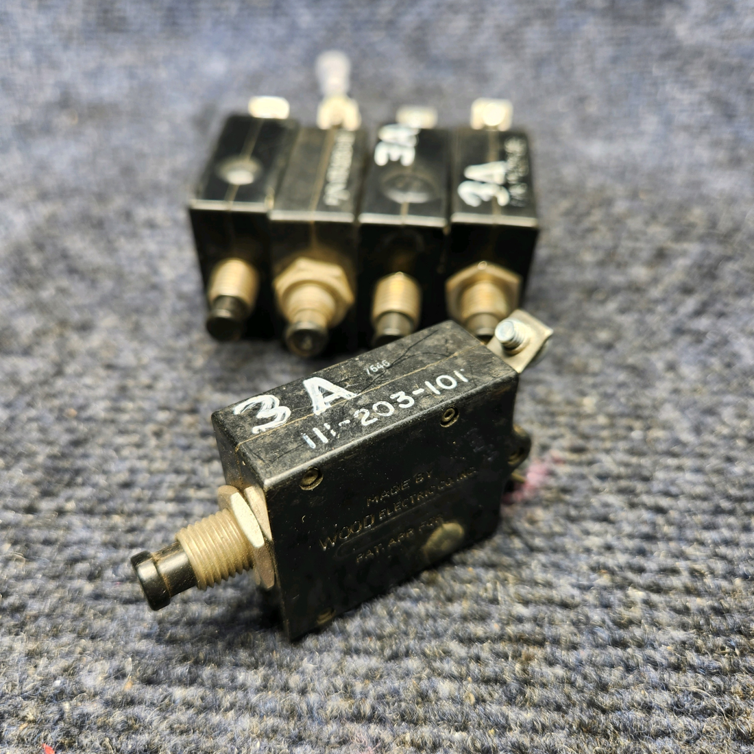 Used aircraft parts for sale, 111-203-101 Wood Electric CIRCUIT BREAKER 3 AMP "PRICE PER EACH"