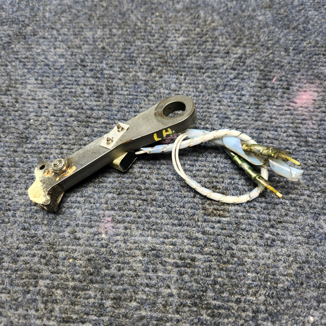 Used aircraft parts for sale, 2241106-3 & S2088-1 CESSNA C172RG DOWNLOCK HOOK ASSEMBLY W SWITCH