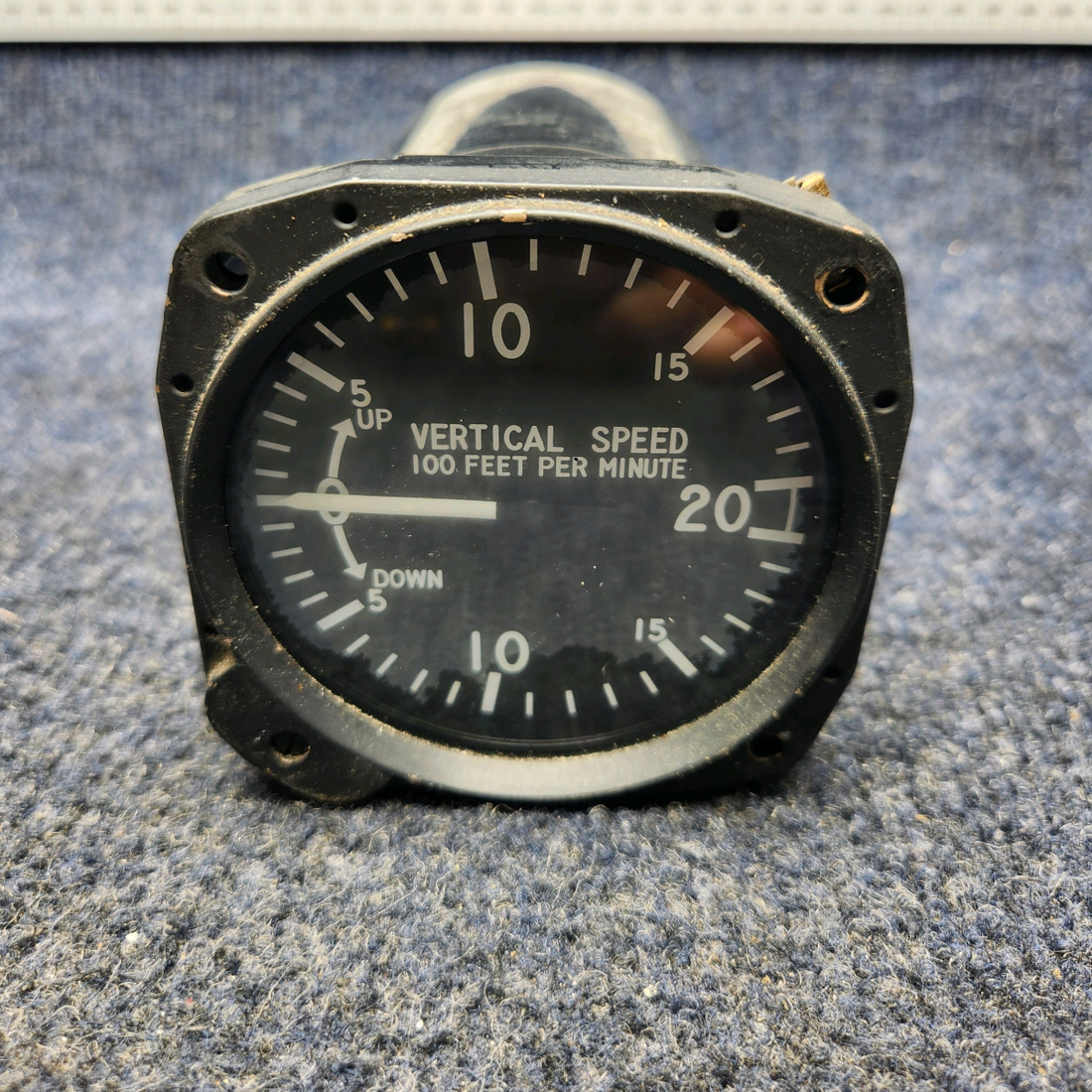 Used aircraft parts for sale, 7000 PIPIR PA32RT-300 UNITED INSTRUMENTS VERTICAL SPEED INDICATOR