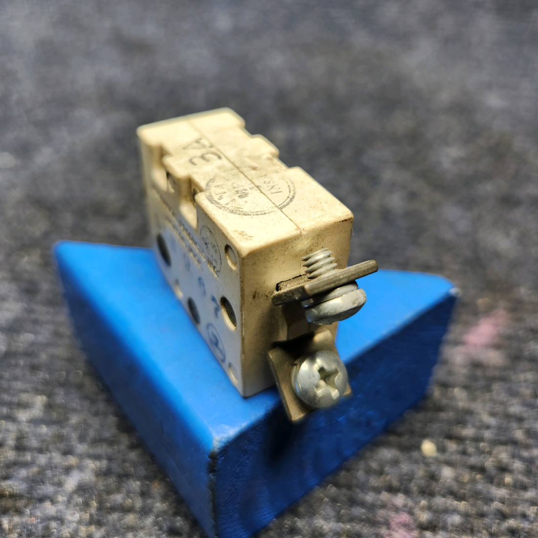 Used aircraft parts for sale, MP-1505 Mechanical Products CIRCUIT BREAKER 3-AMP MECHANICAL PRODUCTS MP-1505