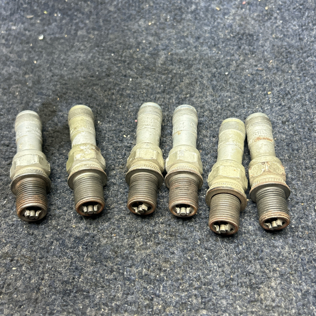 Used aircraft parts for sale, RHB32E PIPER- CESSNA-BEECH- MOONEY VARIOS CHAMPION SPARK PLUG "PRICE PER EACH"